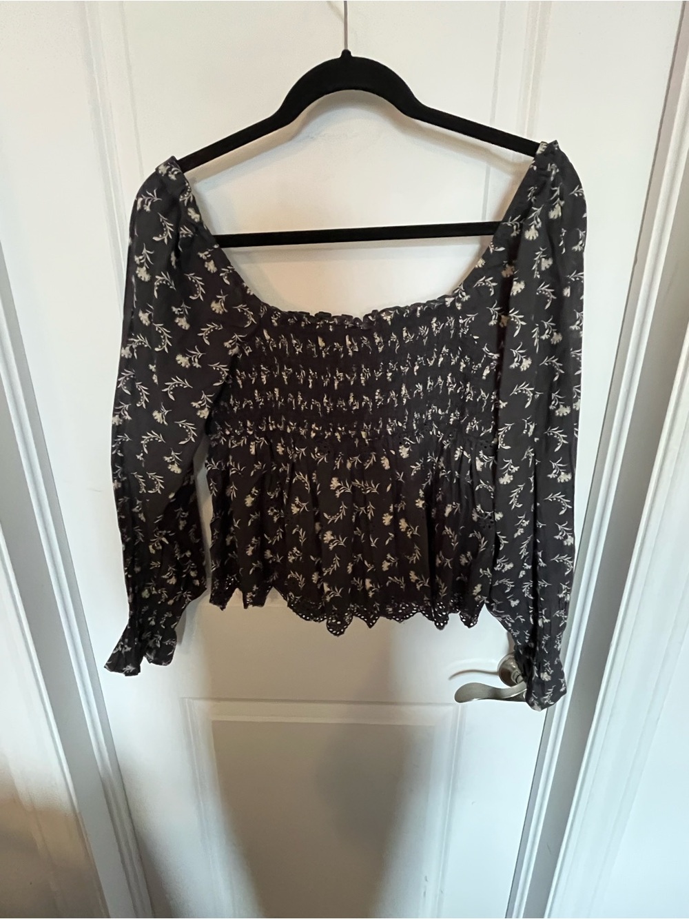 American Eagle Outfitters Black Floral Smocked Off-Shoulder Top - Picture 4 of 5